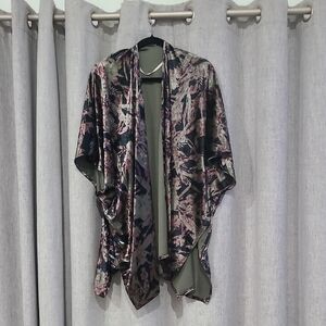 Simply Noelle Black and Gray Lightweight Shirt Jacket